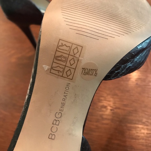 BCBG pumps - Picture 3 of 3